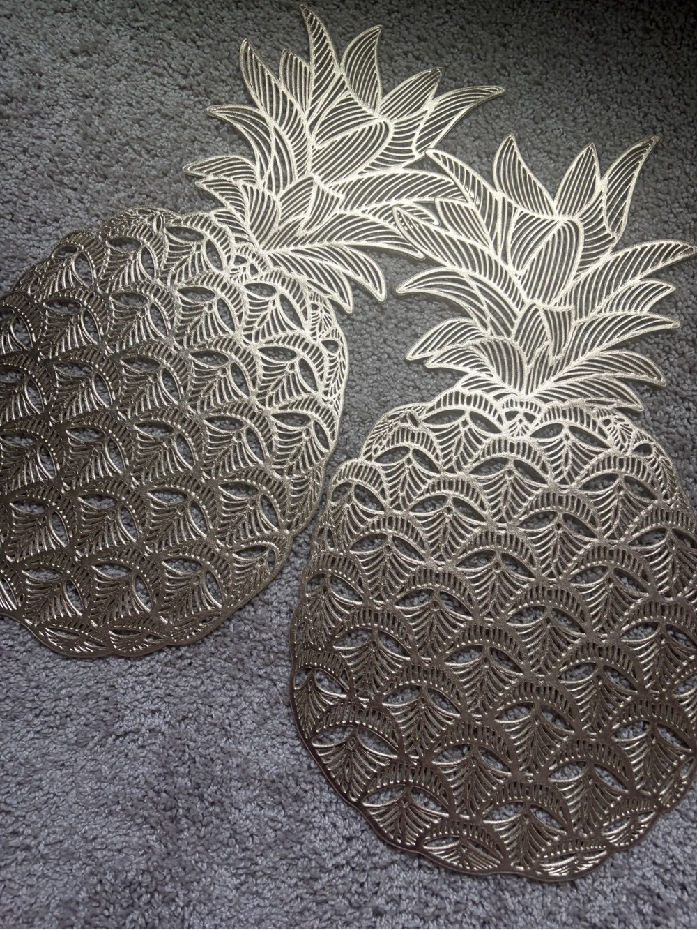Gold Pineapple Laser Cut Decorative Mat Set - 18” set of 2 NWOT